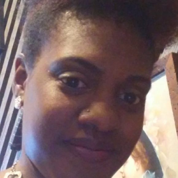 Meet your Posher, Dominique - Picture 1 of 1